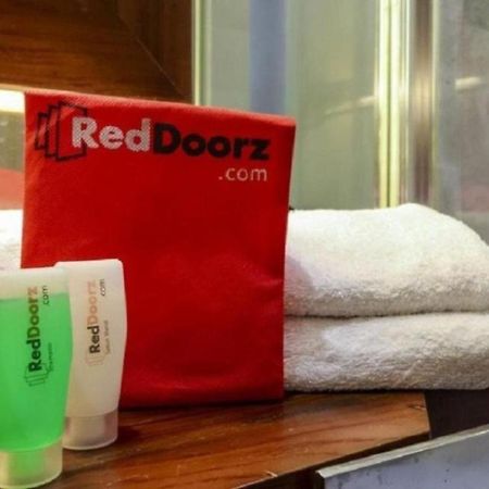 RedDoorz @ Surapati Hotel Bandung Buitenkant foto