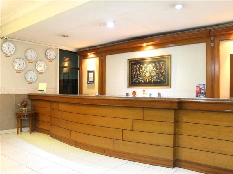 RedDoorz @ Surapati Hotel Bandung Buitenkant foto