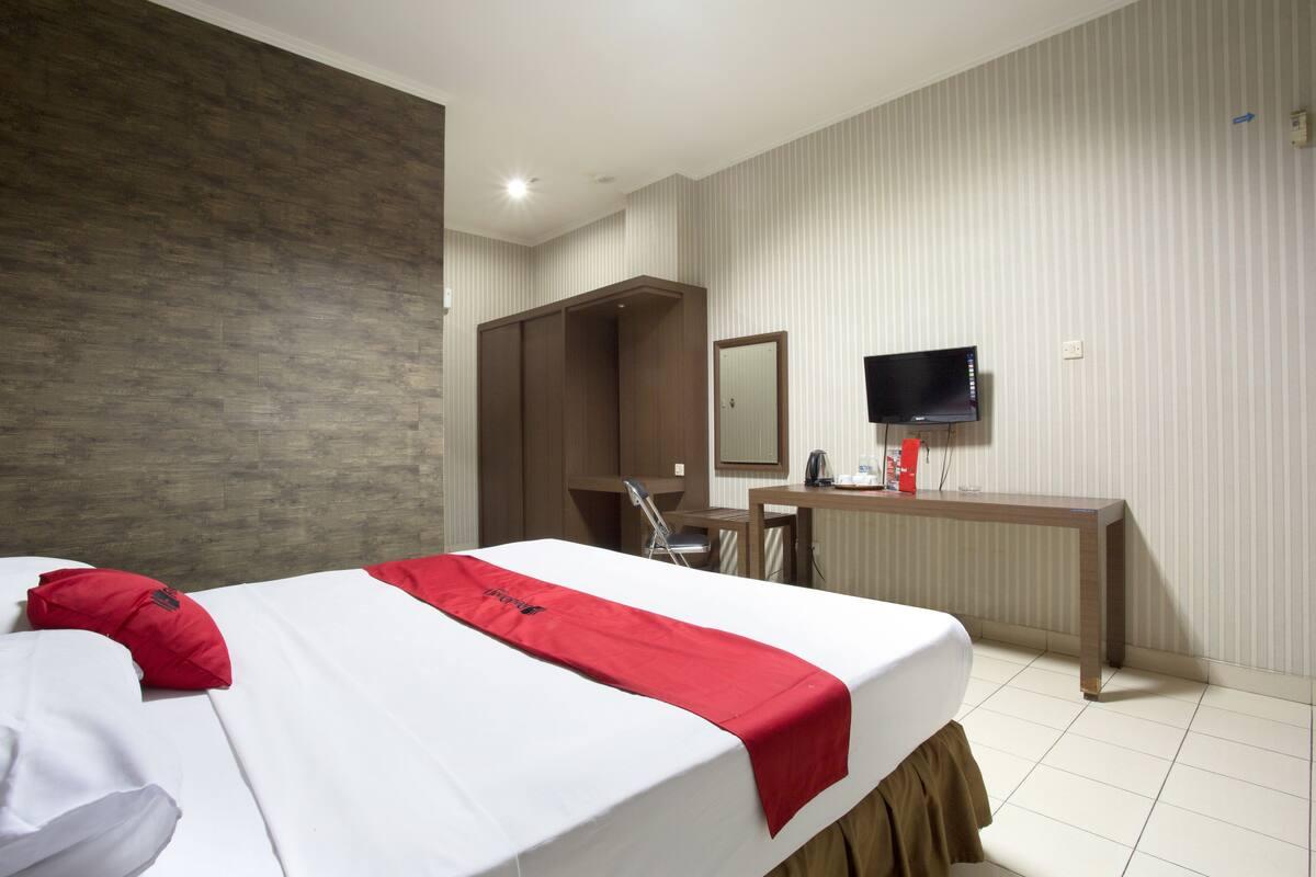 RedDoorz @ Surapati Hotel Bandung Buitenkant foto