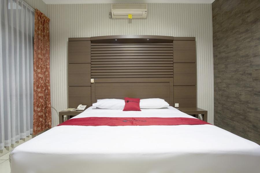 RedDoorz @ Surapati Hotel Bandung Buitenkant foto