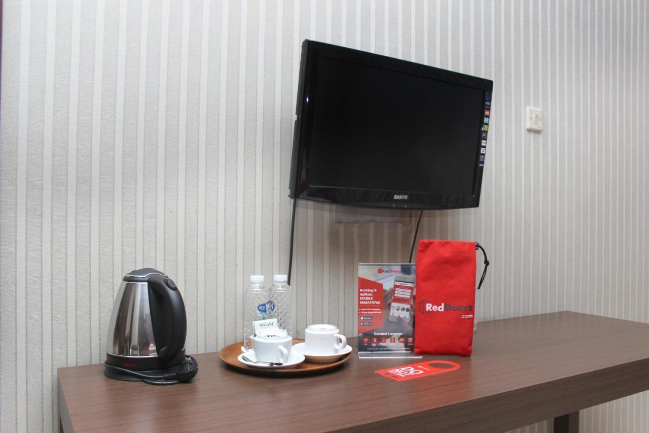 RedDoorz @ Surapati Hotel Bandung Buitenkant foto