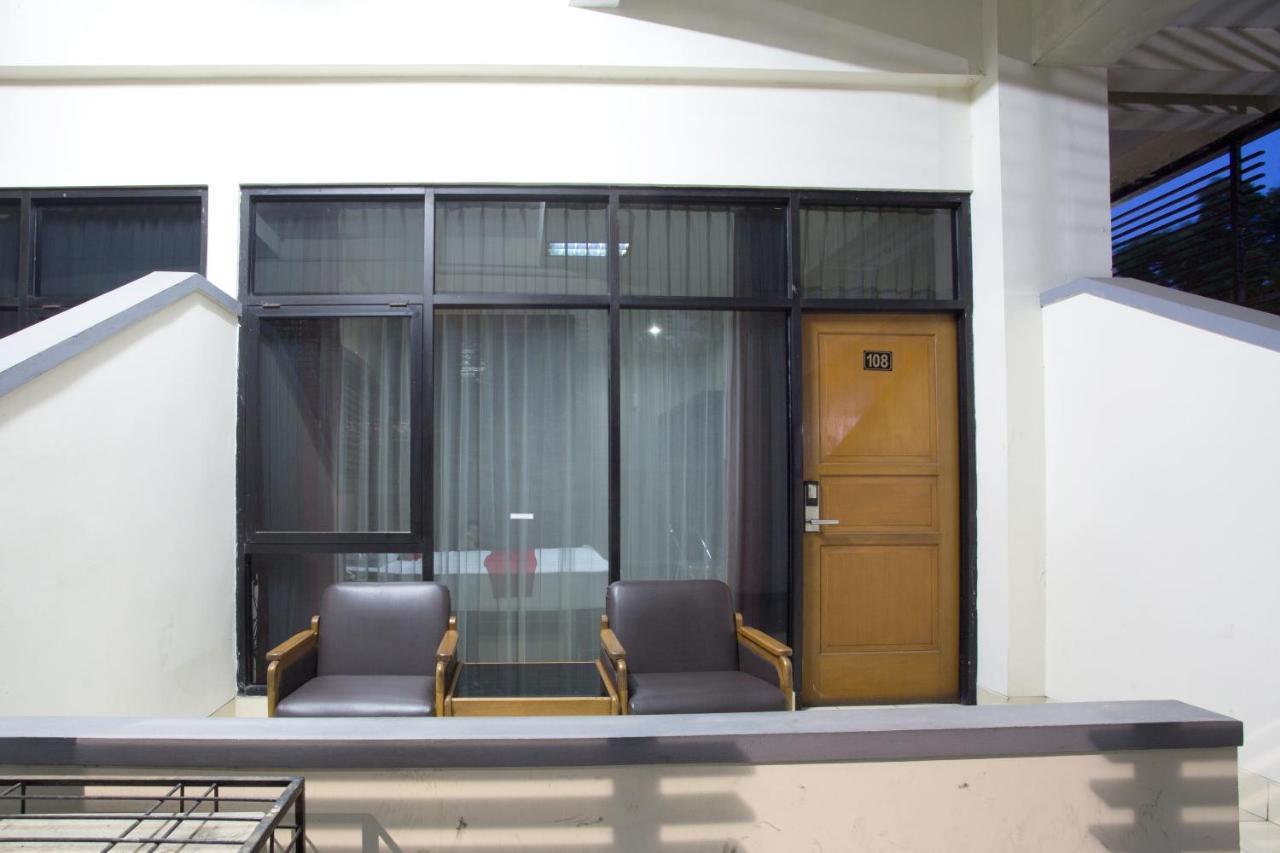 RedDoorz @ Surapati Hotel Bandung Buitenkant foto