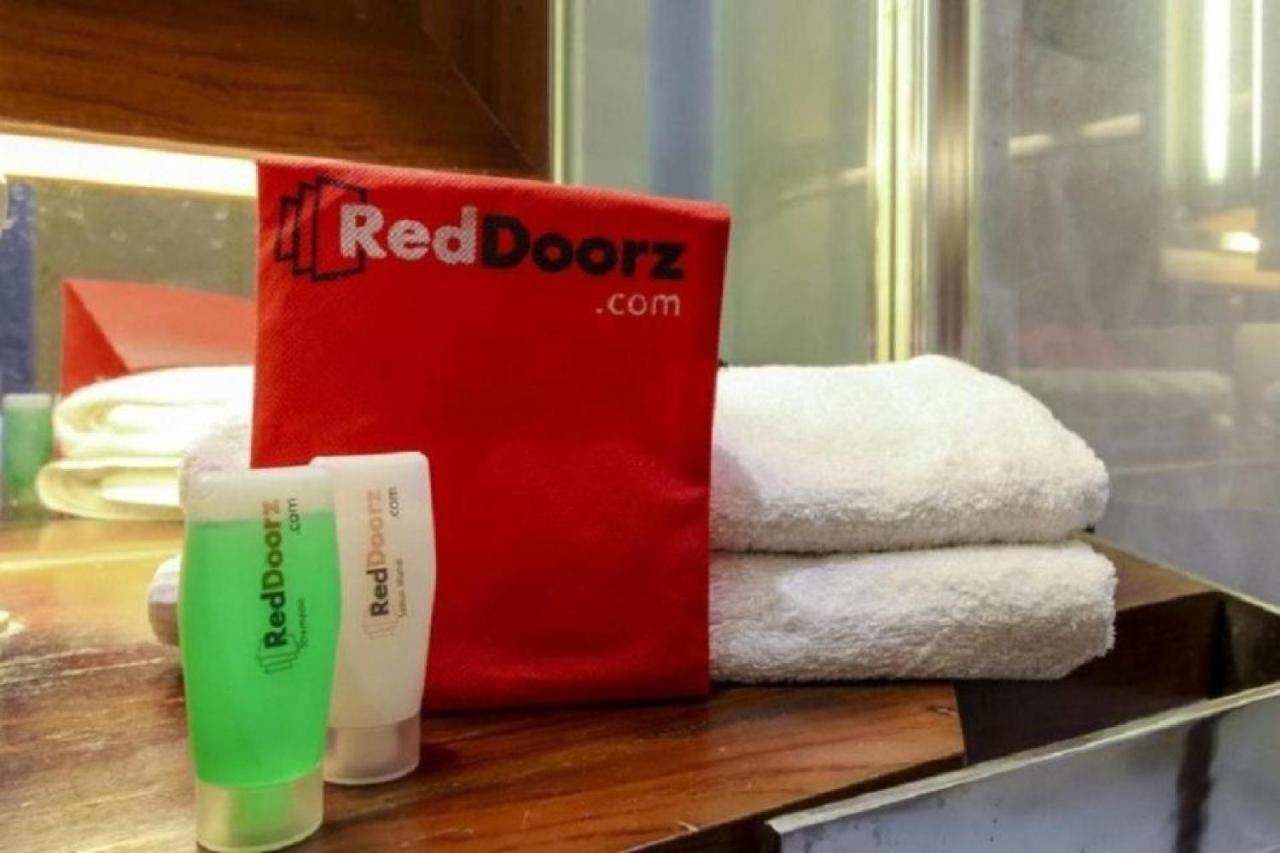 RedDoorz @ Surapati Hotel Bandung Buitenkant foto