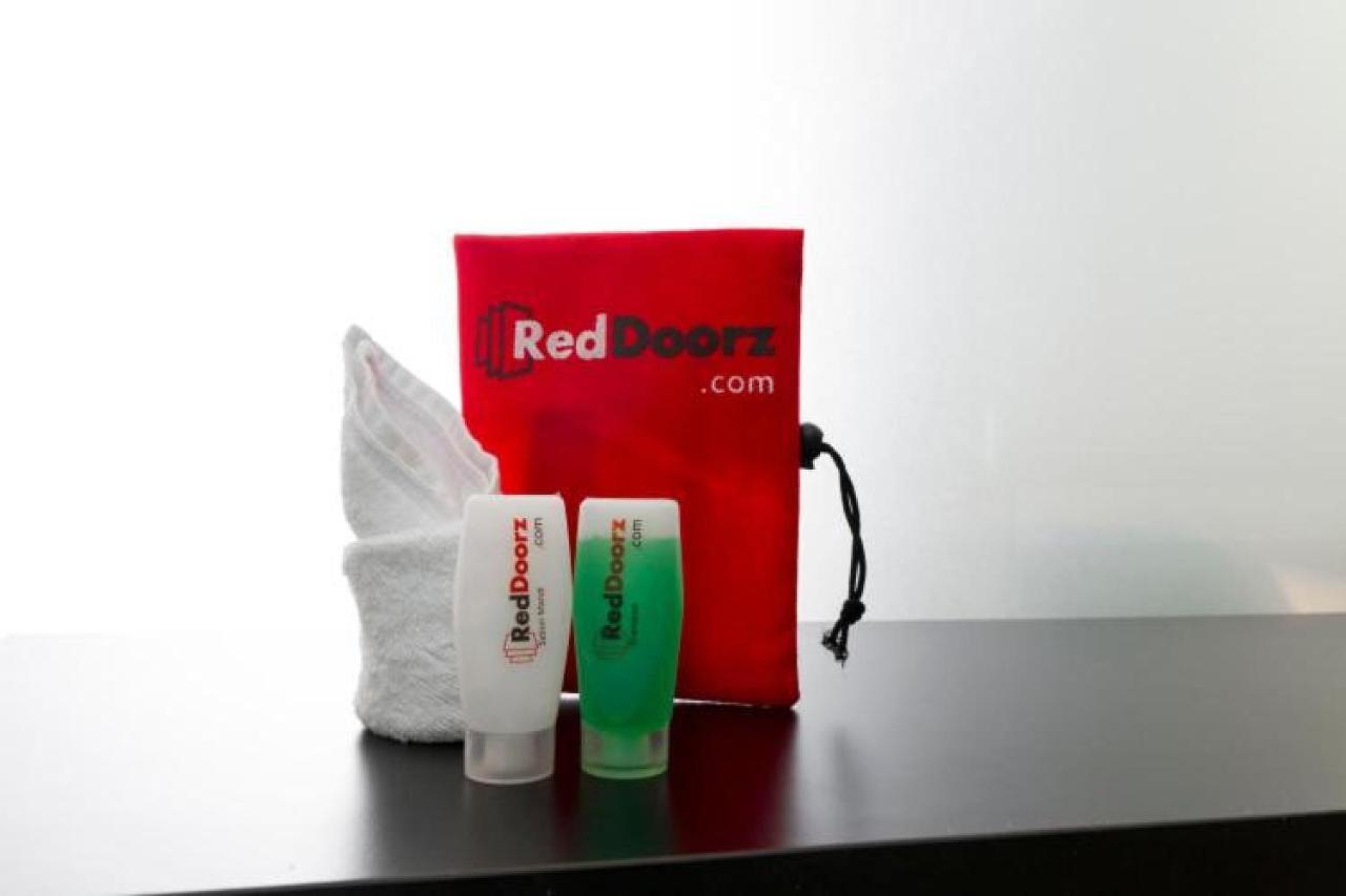 RedDoorz @ Surapati Hotel Bandung Buitenkant foto