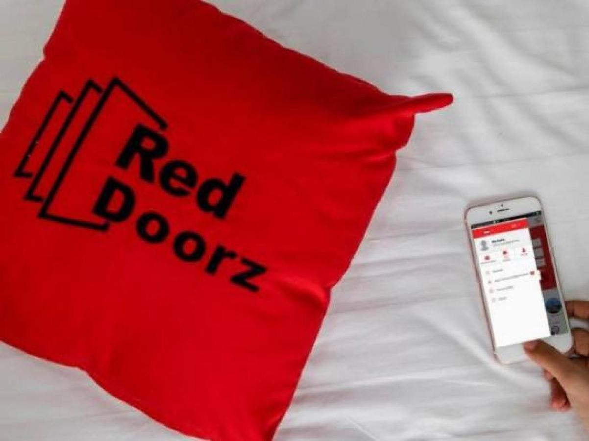 RedDoorz @ Surapati Hotel Bandung Buitenkant foto