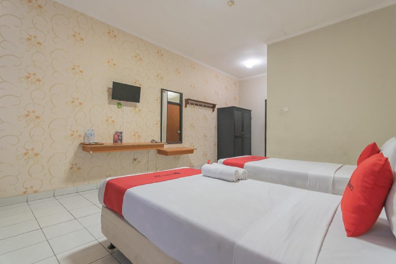 RedDoorz @ Surapati Hotel Bandung Buitenkant foto